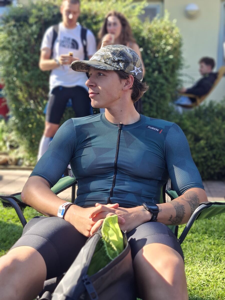 Porträt von Fabian Wartscher im Radtrikot nach einem Rennen